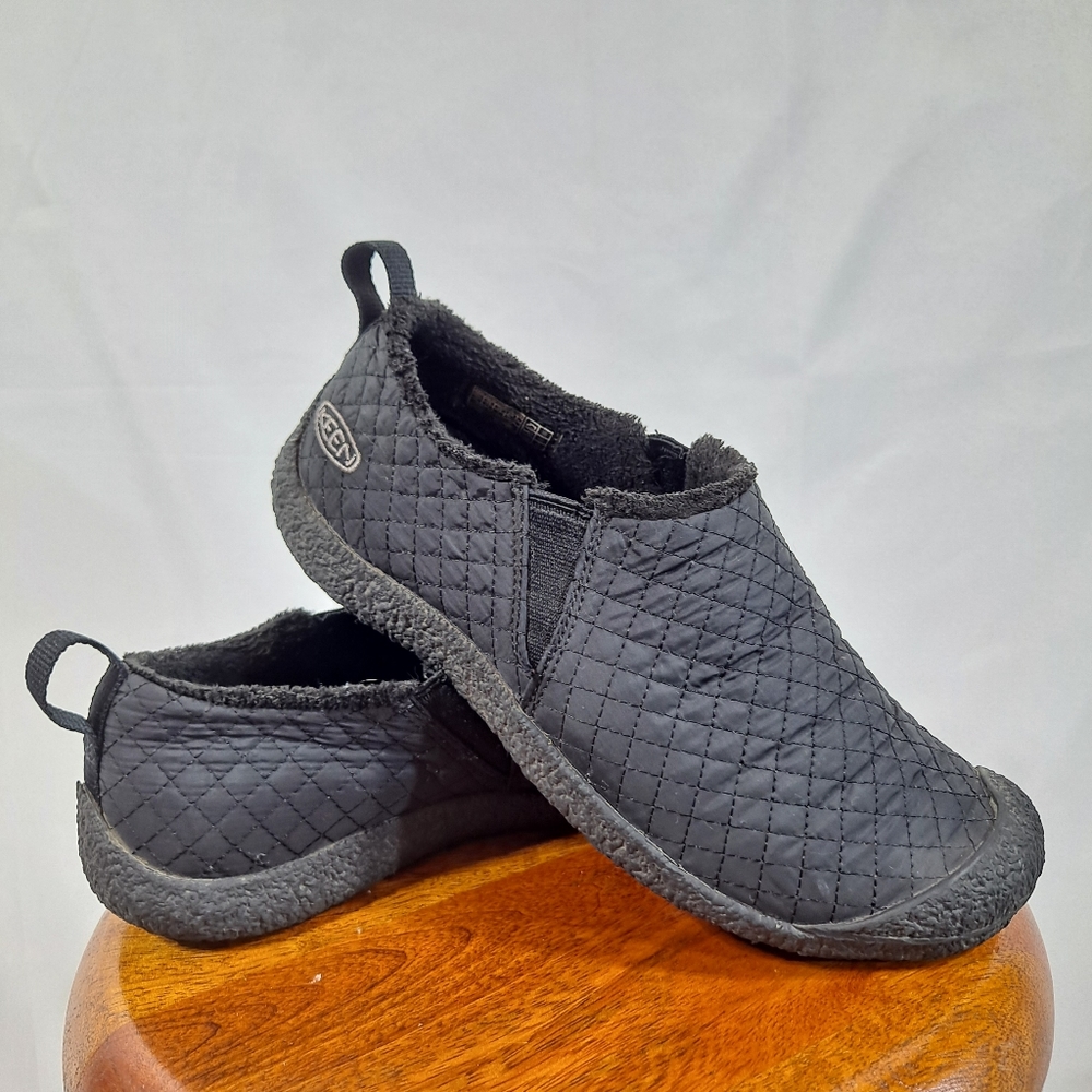 Keen Howser Slipper Black Quilted Slip On